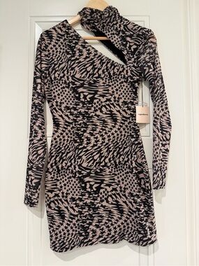 superdown One-Shoulder Long Sleeve Abstract Print Dress in Blush & Black
